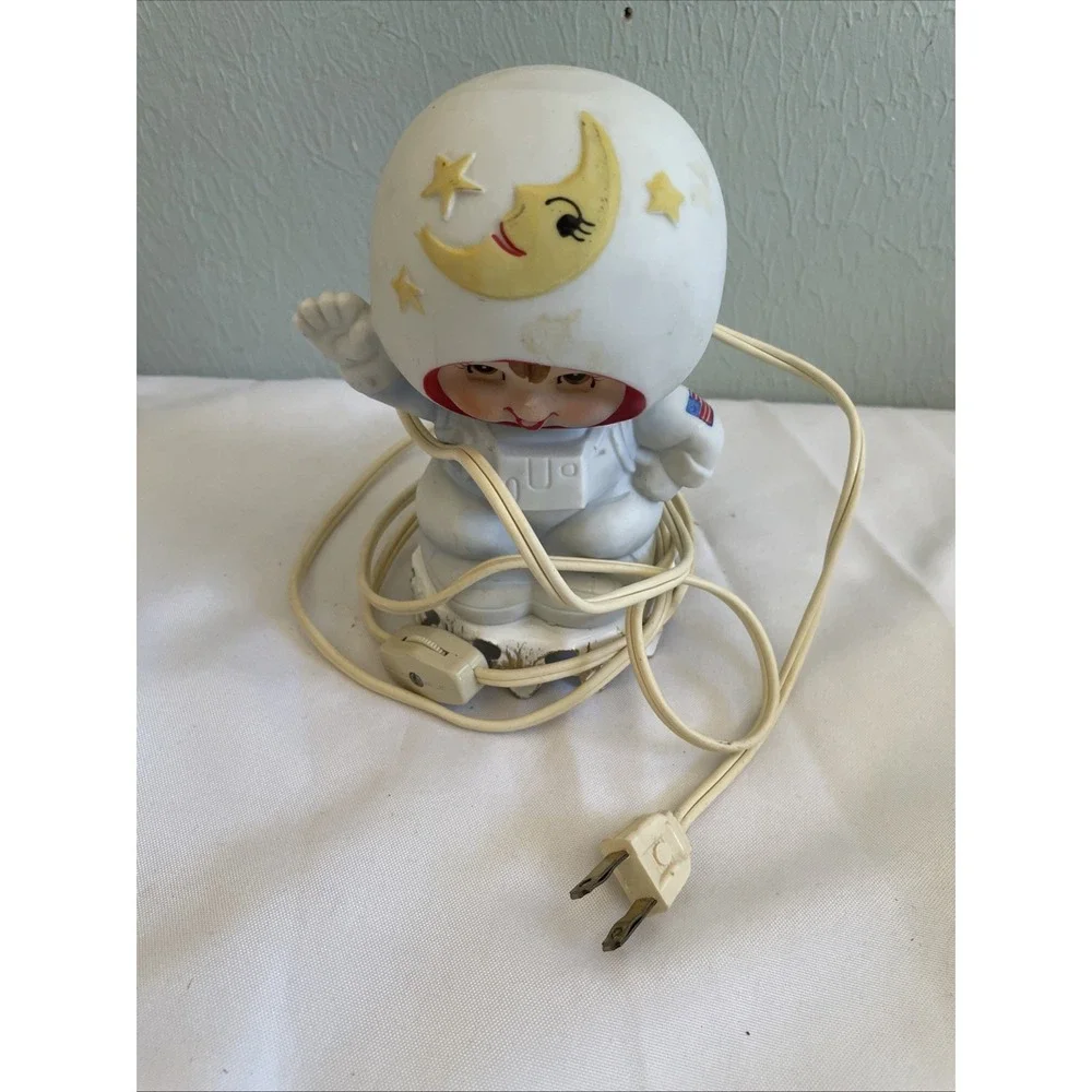 aladdin vintage astronaut